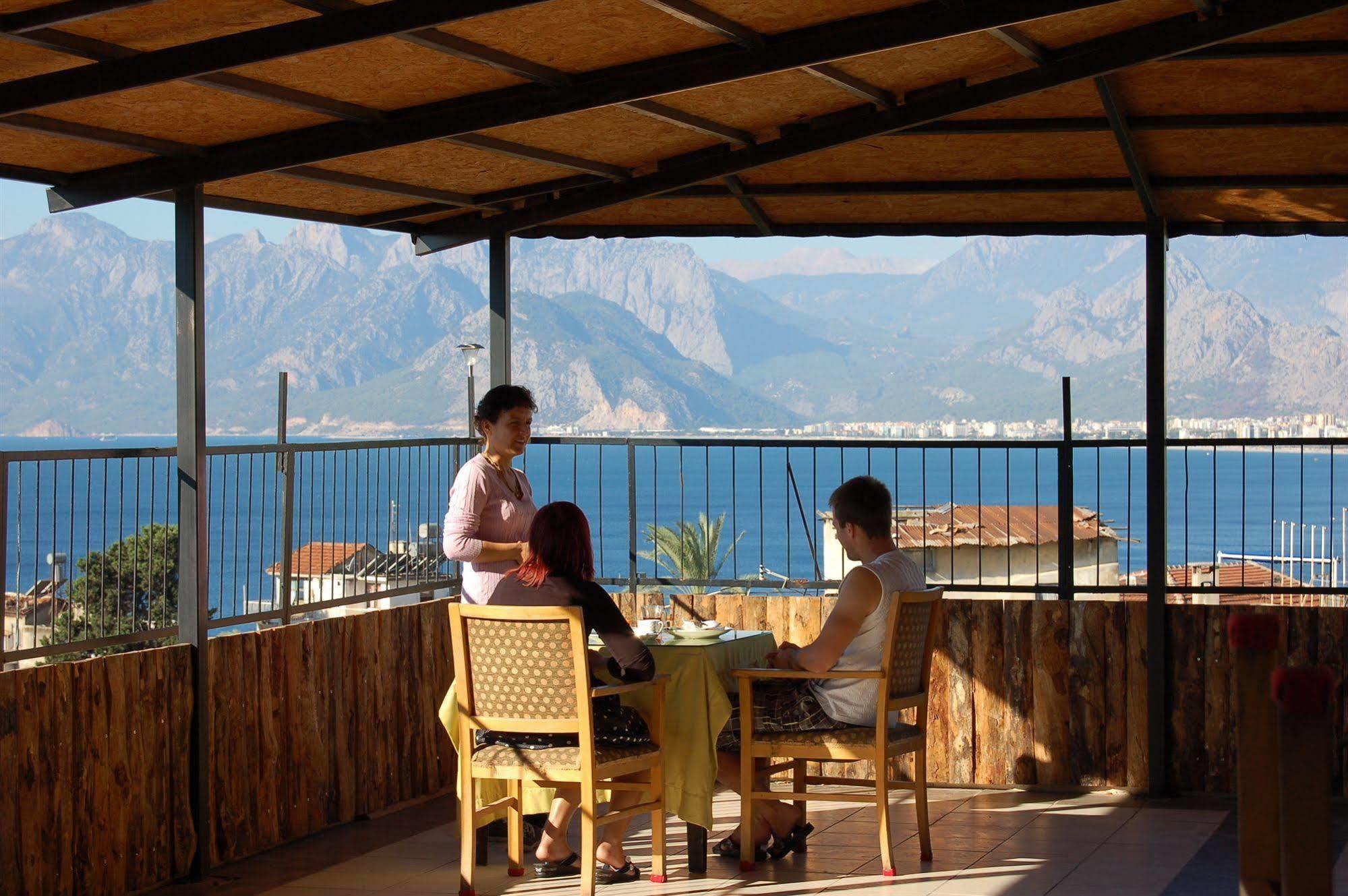 Hotel Twenty Antalya Oameni foto